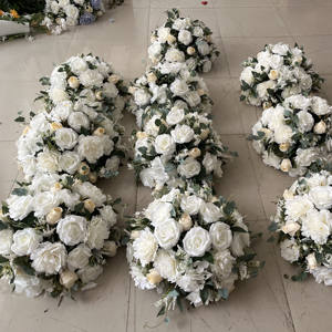 Décoration de mariage, centre de table floral, arrangement floral, guirlande de table, boule de fleurs rouges - Product Image 4