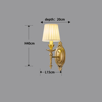 Applique murale contemporaine en laiton avec LED blanc chaud et abat-jour en tissu plissé, finition or antique pour la décoration de la chambre à coucher et du salon