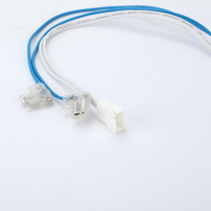 Faisceau de câbles bleu et blanc personnalisé avec connecteurs en plastique blanc et bornes à fourche pour le câblage de signal et d'alimentation des cartes de commande de réfrigération - Product Image 3
