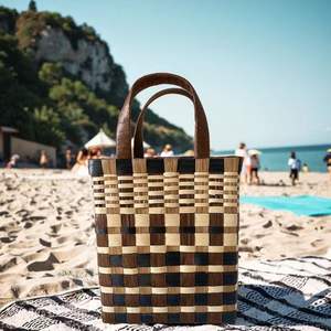 2025 sac en matériau naturel tissé à la main avec fermeture ouverte motif à carreaux de bloc de couleurs pour le streetwear quotidien ou les vacances - Product Image 1