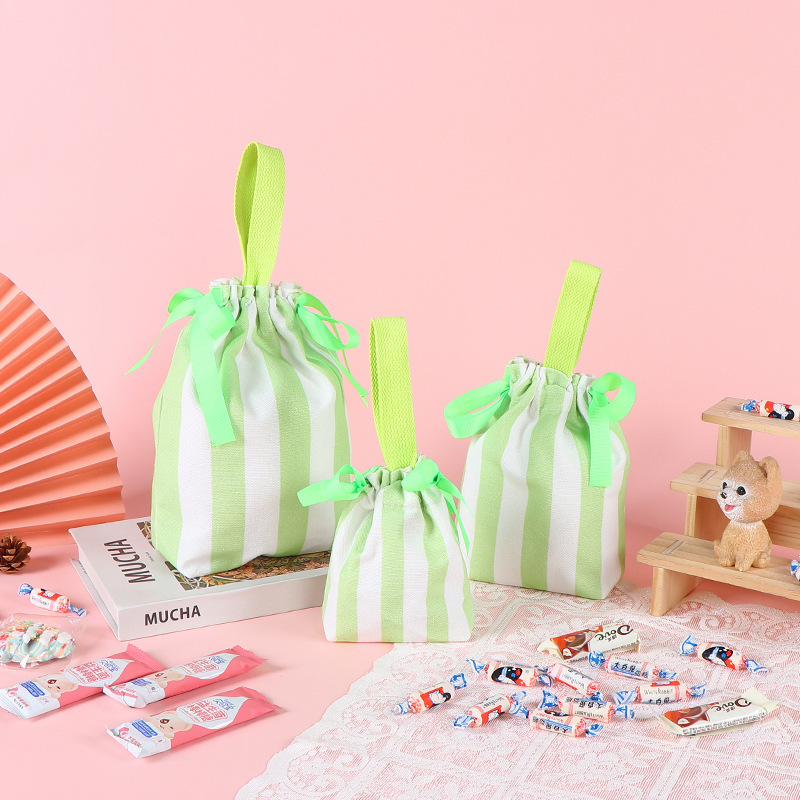 Petit sac cadeau vert