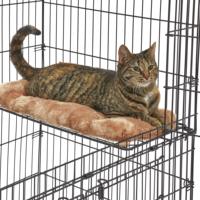 Cage pour chat en métal noir à monter soi-même avec roulettes, zone de jeu spacieuse, étagères de repos amovibles, tapis en peluche pour chats d'intérieur multiples