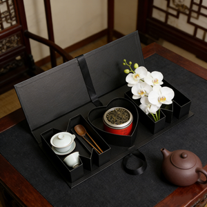 Scatola <span class=keywords><strong>Regalo</strong></span> con Scritta 'MOM' e Fiori <span class=keywords><strong>per</strong></span> <span class=keywords><strong>la</strong></span> Festa della <span class=keywords><strong>Mamma</strong></span>, Confezione di Lusso con Chiusura a Nastro, Elegante Scatola Ricordo <span class=keywords><strong>per</strong></span> <span class=keywords><strong>la</strong></span> <span class=keywords><strong>Mamma</strong></span> - Product Image 6