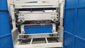 Sıcak Satış Programlanabilir Köşe Disk Frenli Katlama Makinesi CNC Bükme Merkezi Sac Metal Paslanmaz Çelik Kutu Bükme Makinesi - Product Image 2