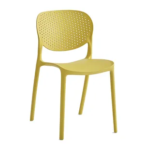 Famoso Design campione gratuito sedia da giardino impilabile per esterni sedie da pranzo in plastica con colori vuoti traspiranti