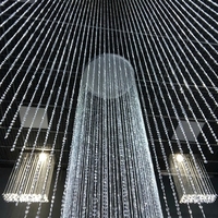 Lámparas de Araña de Lujo con Diseño Circular, Grandes y Largas, con Gotas de Lluvia Plateadas, Cristales Brillantes, Borlas LED y Altura Ajustable para Decoración de Bodas