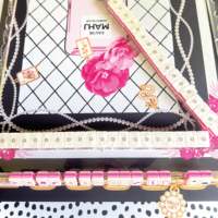 Set Mahjong Akrilik Lapis Warna Pink Putih 160pcs Gaya Girly Elegan Motif Botol Unik Hadiah Liburan