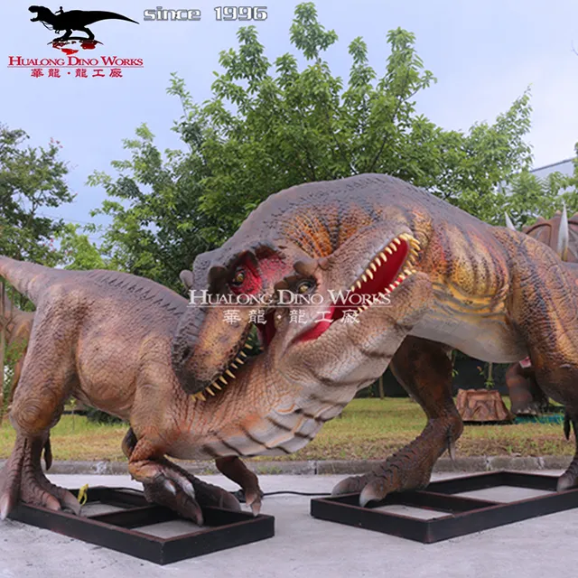 Life size animatronic dinosaur fighting T rex dinosaur fighting scene