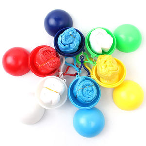 Chubasquero desechable esférico de plástico de muestra gratis con llavero, regalo promocional, chubasquero portátil - Product Image 1