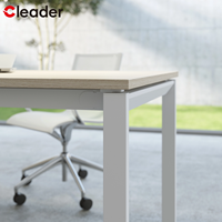 Poste de travail de bureau moderne pour 4 personnes face à face avec écran de séparation acoustique en tissu et armoire de rangement mobile