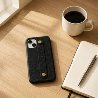 Étui de téléphone en cuir pleine fleur grainé avec dragonne et rivets dorés, prise de main sécurisée pour iPhone, logo personnalisé, fabrication OEM ODM