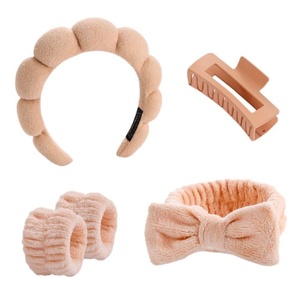 Ensemble de soins du visage pour femmes style minimaliste, bracelet en tissu velours, bandeau de spa, chouchous léopard, pince à cheveux - Product Image 4