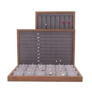 Bandeja de terciopelo gris oscuro de alta calidad para anillos y colgantes, organizador de joyas de madera de nogal con rejillas de colores para tienda - Product Image 1