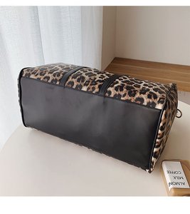 Fourre-tout de voyage en cuir PU imprimé léopard dames grands sacs de week-end de nuit imprimé léopard sac de voyage étanche avec sangle - Product Image 5