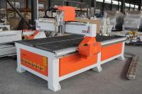 Routeur CNC économique de Jinan pour la sculpture sur bois et la fabrication de portes en bois – Machine de découpe CNC à vendre