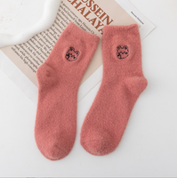 Chaussettes douillettes en polyester tricoté respirant, 5 couleurs personnalisées, taille unique pour femmes, idéales pour l'été et le printemps, emballées dans un sac