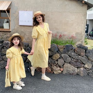 Dernière robe assortie à carreaux décontractée printemps été personnalisée pour maman et fille vêtements élégants à col de poupée à manches courtes - Product Image 1