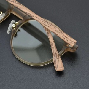 Lunettes de vue légères de style 2026, vintage, anti-lumière bleue, montures rondes de créateur, lunettes <span class=keywords><strong>en</strong></span> <span class=keywords><strong>bois</strong></span> grainé - Product Image 5