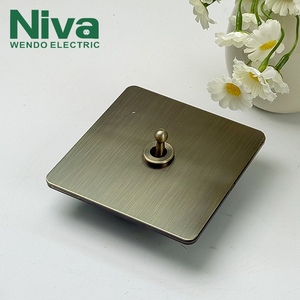 Niva 3-gang Bronze ánh sáng thông minh chuyển đổi retro phong cách <span class=keywords><strong>push</strong></span> <span class=keywords><strong>button</strong></span> tường Ổ cắm điện Kim Loại Nhà Ổ Cắm Anh tiêu chuẩn cho khách sạn - Product Image 3