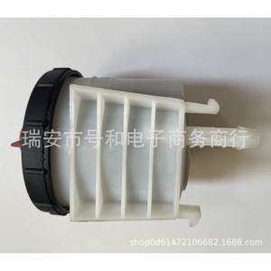 ถังเก็บน้ำมันพวงมาลัยเพาเวอร์ HuanRui รุ่น 325422371 สำหรับ Santana 2000 Santana 99 ถังน้ำมัน ATF พลาสติก - Product Image 2