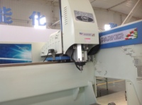 Centre d'usinage CNC à quatre axes PARKER adapté au fraisage et au perçage automatiques CNC pour les fenêtres en profilés aluminium et PVC