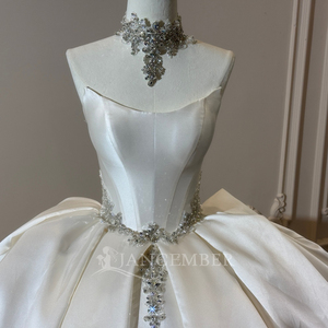 XS302 Vestidos de Novia Modernos y Tradicionales con Escote Redondo, Apliques Florales de Cristal, Largos hasta el Suelo, Estilo Imperio Real, con Corsé para Mujer - Product Image 5