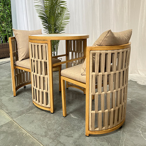 Conjunto de Tres Piezas de Sillas de Ratán para Balcón, Combinación de Mesa y Sillas Pequeñas para Patio Exterior, Ideal para Descanso y Café - Product Image 2