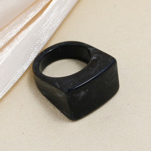 SC Vintage einfache mehrfarbige Ring geometrische Kunststoff Harz Fingerring übertrieben klobigen Acryl Rechteck Ring für Frauen
