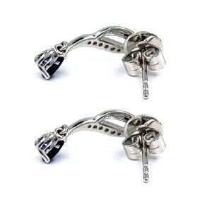 Boucles d'oreilles clous KOK personnalisées en or blanc massif 18 carats avec diamant naturel serti griffe et saphir bleu ovale, style vintage, pour fiançailles, mariage, fête ou cadeau - Product Image 3