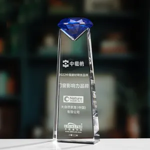 Troféu de cristal em forma de diamante com logotipo personalizado gravado