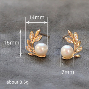 Orecchini a Perno Stile Francese con Foglie e Perle, Eleganti Gioielli per Donne - Product Image 4