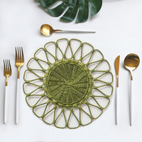 Napperons ronds bohèmes en rotin vert de 33 cm, assiettes de présentation en osier de 13 pouces pour décorations de mariage, de maison et de salon, décor mural et de table