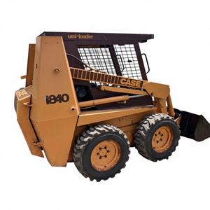 Chargeuse compacte IH SV340 robuste avec moteur diesel, boîte de vitesses et roulement, puissance de 92 kW pour la construction agricole et l'aménagement paysager - Product Image 1