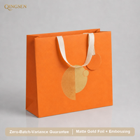 Sac en papier large personnalisé OEM avec poignée en sangle de coton plate, gaufré or mat et feuille d'or, pour vêtements, chaussures et cadeaux