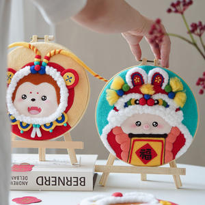 Kit de Bricolaje con Aguja Mágica <span class=keywords><strong>para</strong></span> Fieltro de Lana, Diseño Festivo con Dominio de Color Rojo - Lindos Animales de Dibujos Animados (Mono/Cerdo/Oso) |   Marco y Aro Incluidos - Product Image 3