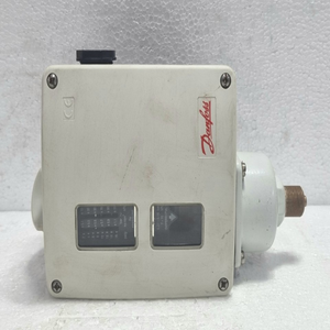 Pressostat Danfoss RT112 017-5191 légèrement endommagé comme sur l'image 2 en stock - Product Image 1