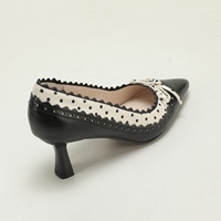 Vente en gros OEM ODM Chaussures à talon carré et bout pointu pour femmes, à enfiler, avec bordure contrastante, collections de marques fournisseurs, approvisionnement en vrac, vente au détail