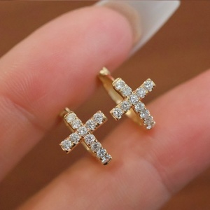Boucles d'oreilles Xinfly Lab Grown Diamond Cross Huggie en or jaune 18 carats, or blanc 18 carats, multi-perçages, bijoux en or faits à la main - Product Image 2