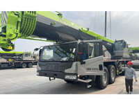 Grue mobile ZLJ5500JQZ130VS avec châssis 5 essieux, plusieurs options d'émissions pour le transport de marchandises lourdes en port