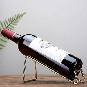 Présentoir à vin commercial moderne pour sommelier, sur pied, en métal thermolaqué, durable, écologique, avec étiquettes inclinées - Product Image 1