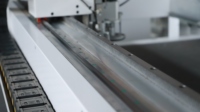 Multifunctionele intelligente vlakbedsnijmachine voor het verwerken van composietmateriaal, pakkingen en kartonnen verpakkingen.