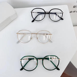 Gafas Qianai Redondas con Filtro de Luz Azul, Montura Mediana, Lentes AC Unisex, Gafas Ópticas con Protección Anti-UV para Uso en Computadora - Product Image 3