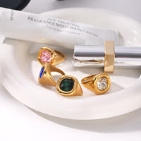 Bague Cocktail KITI en Acier Inoxydable Plaqué Or 18K PVD avec Pierres de Verre Colorées Audacieuses – Bijou Tendance Moderne