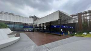 Popular 2024 MC Paddle Tennis Equipo deportivo Panorámica interior y exterior Pista de tenis con <span class=keywords><strong>pedal</strong></span> con techo o cubierta por precio de pádel - Product Image 3