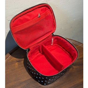 Sac de maquillage en PU brillant personnalisé haut de gamme à pois, sac de toilette de voyage à double fermeture éclair, sac de toilette de voyage de haute qualité - Product Image 2