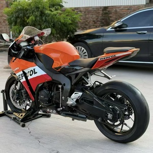 用于 CBR1000RR 汽油运动摩托车 1000cc 直列四缸水冷赛车摩托车，状态良好，适合公路骑行 - Product Image 6