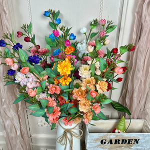 Fleur artificielle de camélia à deux branches en soie pour décoration de mariage, ornement intérieur/extérieur pour la maison - Product Image 1