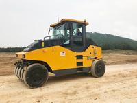 30 Ton Pneumatic Tyre Roller XP303 Pemadat Aspal Dengan Efisiensi Tinggi Tersedia untuk Pekerjaan Konstruksi