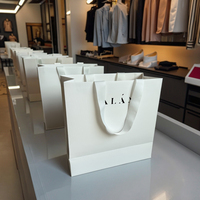 Sacs en papier texturé de luxe avec logo personnalisé et poignée en ruban pour le shopping, l'emballage et les expositions