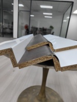 Máquina de Doblado de Paneles de Aluminio AP810 CNC Automática con Inyección de Pegamento PUR, para Doblado de Perfiles de Puertas de Muebles y Gabinetes